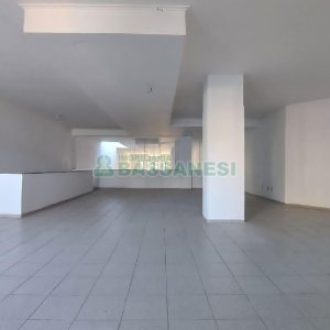 Loja com 500m², 2 vagas, no bairro Centro em Caxias do Sul para Alugar