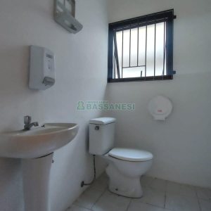 Loja com 500m², 2 vagas, no bairro Centro em Caxias do Sul para Alugar