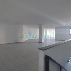 Loja com 500m², 2 vagas, no bairro Centro em Caxias do Sul para Alugar