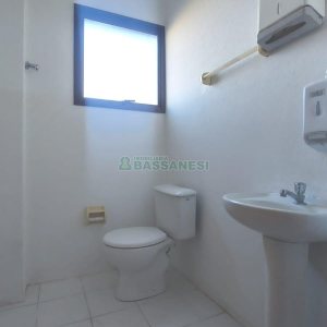 Loja com 500m², 2 vagas, no bairro Centro em Caxias do Sul para Alugar