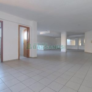 Loja com 500m², 2 vagas, no bairro Centro em Caxias do Sul para Alugar