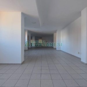 Loja com 500m², 2 vagas, no bairro Centro em Caxias do Sul para Alugar