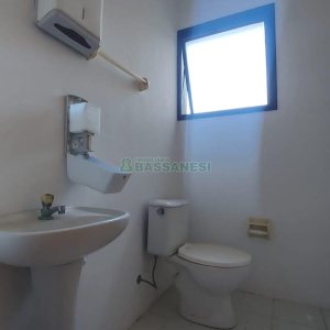 Loja com 500m², 2 vagas, no bairro Centro em Caxias do Sul para Alugar