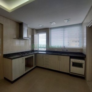 Apartamento com 150m², 3 dormitórios, 1 vaga, no bairro Centro em Caxias do Sul para Comprar