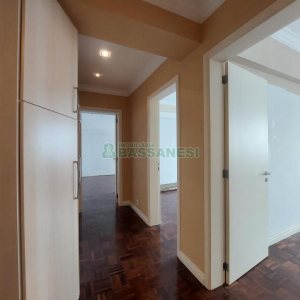 Apartamento com 150m², 3 dormitórios, 1 vaga, no bairro Centro em Caxias do Sul para Comprar