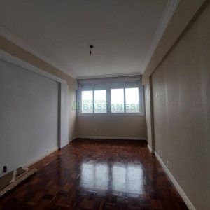 Apartamento com 150m², 3 dormitórios, 1 vaga, no bairro Centro em Caxias do Sul para Comprar