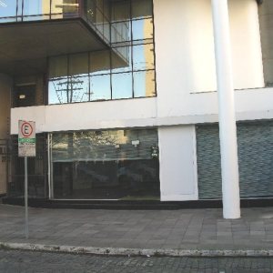 Loja com 852m², 4 vagas, no bairro São Pelegrino em Caxias do Sul para Alugar