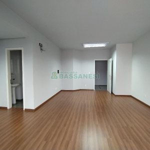Predio com 1350m², 35 vagas, no bairro Santa Catarina em Caxias do Sul para Alugar