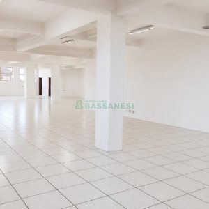 Loja com 252m², no bairro Cinqüentenário em Caxias do Sul para Alugar