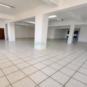 Loja com 252m², no bairro Cinqüentenário em Caxias do Sul para Alugar