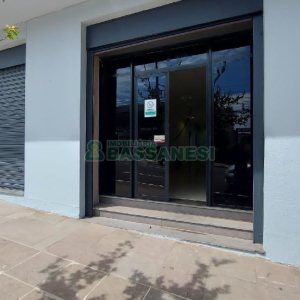 Loja com 356m², 2 vagas, no bairro São Pelegrino em Caxias do Sul para Comprar