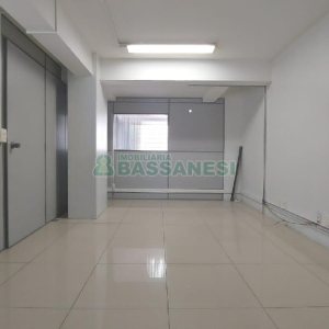 Loja com 356m², 2 vagas, no bairro São Pelegrino em Caxias do Sul para Comprar