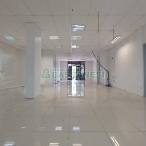 Loja com 356m², 2 vagas, no bairro São Pelegrino em Caxias do Sul para Comprar