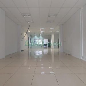 Loja com 356m², 2 vagas, no bairro São Pelegrino em Caxias do Sul para Comprar