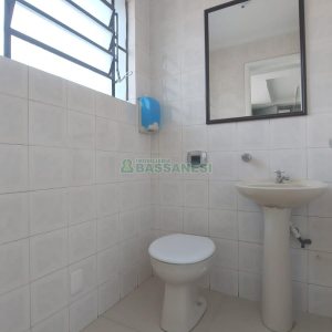 Loja com 356m², 2 vagas, no bairro São Pelegrino em Caxias do Sul para Comprar