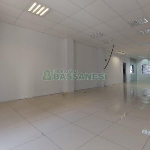 Loja com 356m², 2 vagas, no bairro São Pelegrino em Caxias do Sul para Comprar