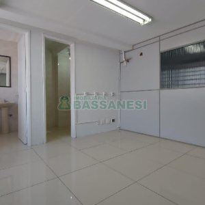 Loja com 356m², 2 vagas, no bairro São Pelegrino em Caxias do Sul para Comprar