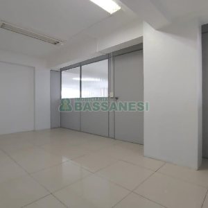 Loja com 356m², 2 vagas, no bairro São Pelegrino em Caxias do Sul para Comprar