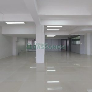 Loja com 356m², 2 vagas, no bairro São Pelegrino em Caxias do Sul para Comprar