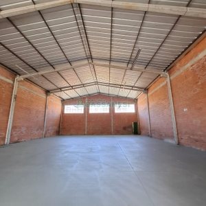 Pavilhão com 330m², no bairro Desvio Rizzo em Caxias do Sul para Alugar
