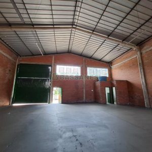 Pavilhão com 330m², no bairro Desvio Rizzo em Caxias do Sul para Alugar