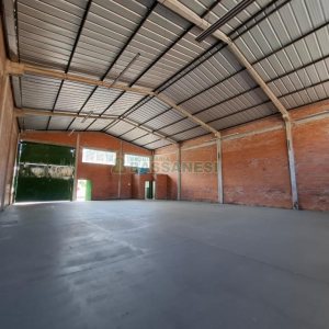 Pavilhão com 330m², no bairro Desvio Rizzo em Caxias do Sul para Alugar