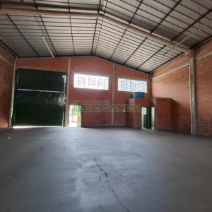 Pavilhão com 330m², no bairro Desvio Rizzo em Caxias do Sul para Alugar