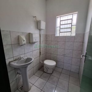 Pavilhão com 330m², no bairro Desvio Rizzo em Caxias do Sul para Alugar