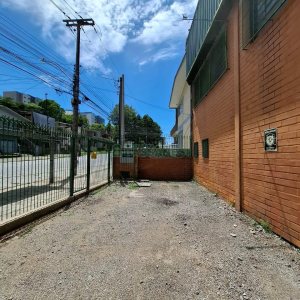 Pavilhão com 330m², no bairro Desvio Rizzo em Caxias do Sul para Alugar