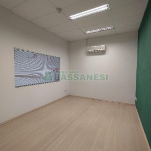 Loja com 200m², 4 vagas, no bairro Lourdes em Caxias do Sul para Alugar