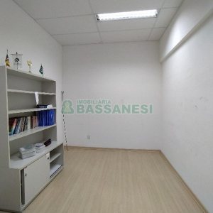 Loja com 200m², 4 vagas, no bairro Lourdes em Caxias do Sul para Alugar