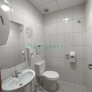 Loja com 200m², 4 vagas, no bairro Lourdes em Caxias do Sul para Alugar