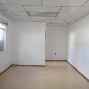 Sala com 30m², no bairro Pio X em Caxias do Sul para Alugar
