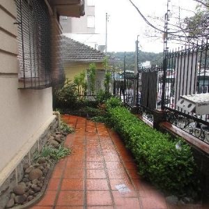 Casa Comercial com 300m², 3 dormitórios, 3 vagas, no bairro Centro em Caxias do Sul para Comprar