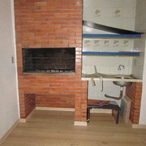 Casa Comercial com 300m², 3 dormitórios, 3 vagas, no bairro Centro em Caxias do Sul para Comprar