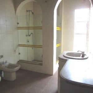 Casa Comercial com 300m², 3 dormitórios, 3 vagas, no bairro Centro em Caxias do Sul para Comprar