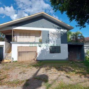 Casa Comercial com 80m², 3 dormitórios, 1 vaga, no bairro Cruzeiro em Caxias do Sul para Comprar