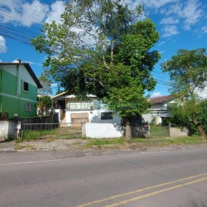 Casa Comercial com 80m², 3 dormitórios, 1 vaga, no bairro Cruzeiro em Caxias do Sul para Comprar