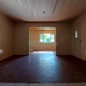 Casa Comercial com 80m², 3 dormitórios, 1 vaga, no bairro Cruzeiro em Caxias do Sul para Comprar