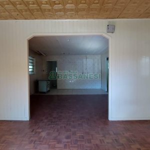 Casa Comercial com 80m², 3 dormitórios, 1 vaga, no bairro Cruzeiro em Caxias do Sul para Comprar