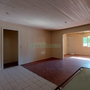 Casa Comercial com 80m², 3 dormitórios, 1 vaga, no bairro Cruzeiro em Caxias do Sul para Comprar