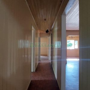 Casa Comercial com 80m², 3 dormitórios, 1 vaga, no bairro Cruzeiro em Caxias do Sul para Comprar