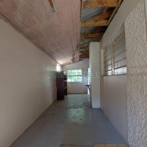 Casa Comercial com 80m², 3 dormitórios, 1 vaga, no bairro Cruzeiro em Caxias do Sul para Comprar