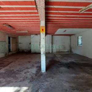Casa Comercial com 80m², 3 dormitórios, 1 vaga, no bairro Cruzeiro em Caxias do Sul para Comprar