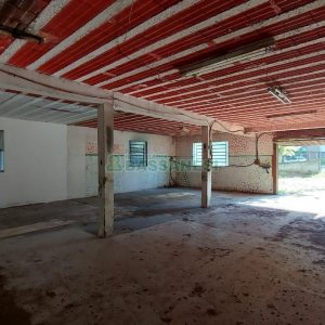 Casa Comercial com 80m², 3 dormitórios, 1 vaga, no bairro Cruzeiro em Caxias do Sul para Comprar