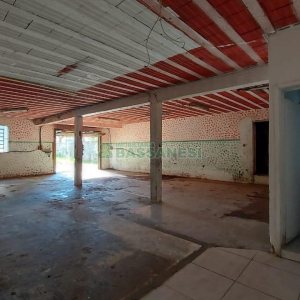 Casa Comercial com 80m², 3 dormitórios, 1 vaga, no bairro Cruzeiro em Caxias do Sul para Comprar