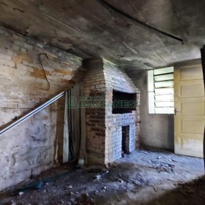 Casa Comercial com 80m², 3 dormitórios, 1 vaga, no bairro Cruzeiro em Caxias do Sul para Comprar