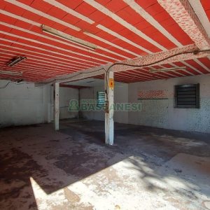 Casa Comercial com 80m², 3 dormitórios, 1 vaga, no bairro Cruzeiro em Caxias do Sul para Comprar