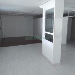 Loja com 425m², no bairro São Pelegrino em Caxias do Sul para Alugar ou Comprar