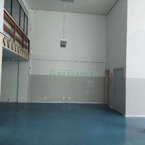 Loja com 425m², no bairro São Pelegrino em Caxias do Sul para Alugar ou Comprar